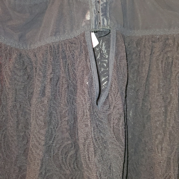 Black and red lingerie - Picture 5 of 9